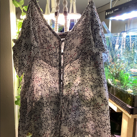 Cold shoulder top - Picture 2 of 3